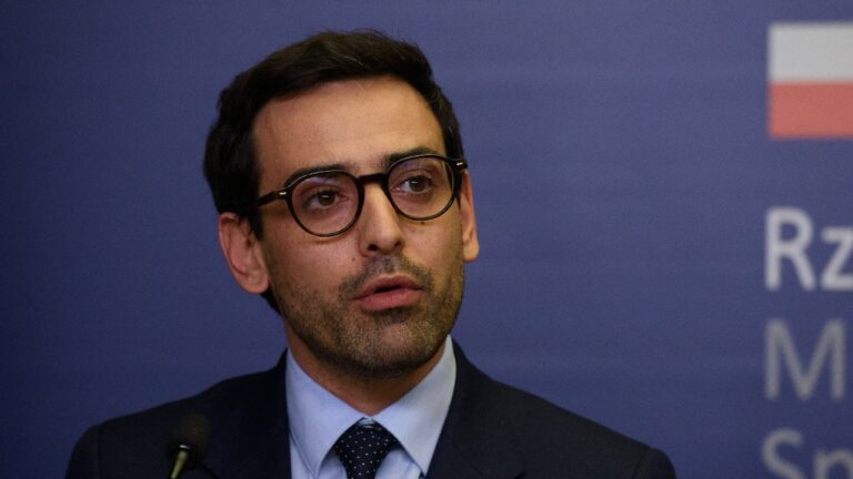 Stéphane Séjourné pistonné par son ex Gabriel Attal ? Il conteste et revient sur leur rupture