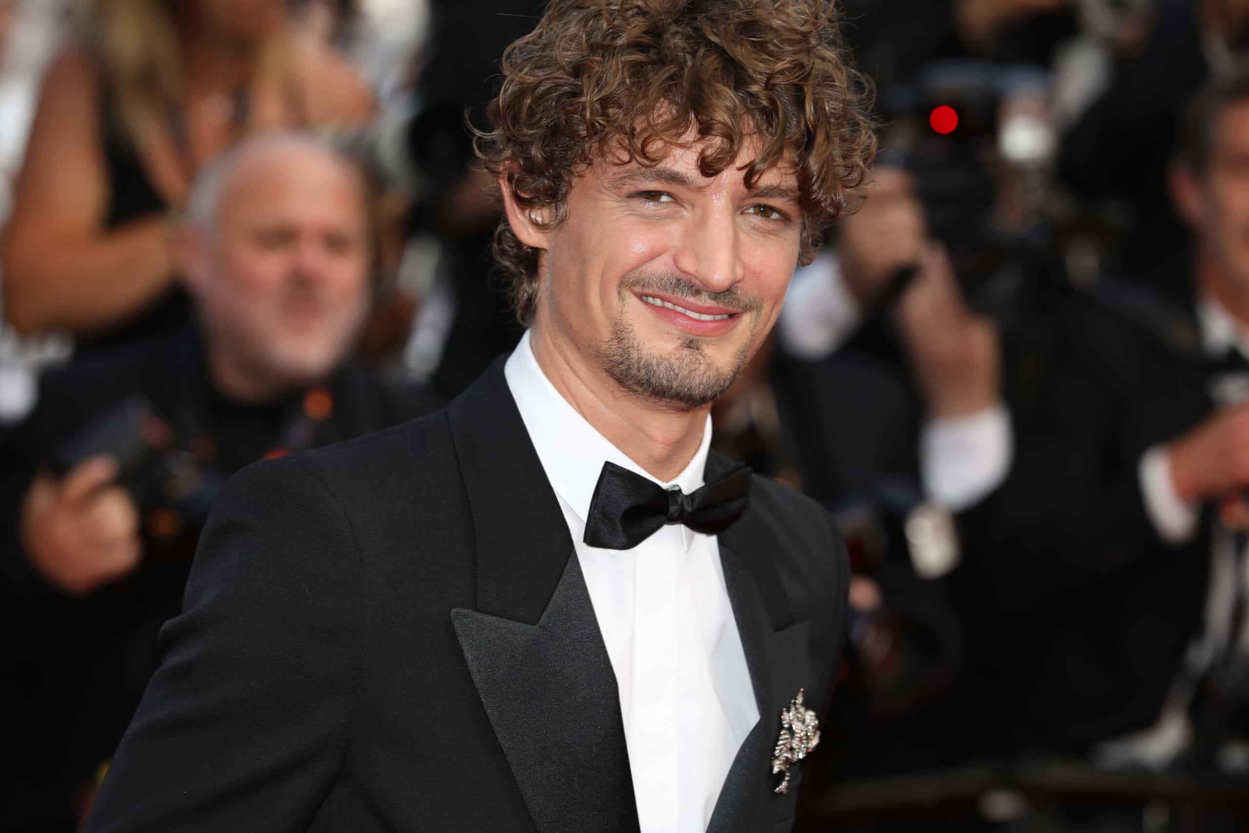 « Un choc énorme » : Niels Schneider se confie sur la disparition de cet acteur qu’il a remplacé au...