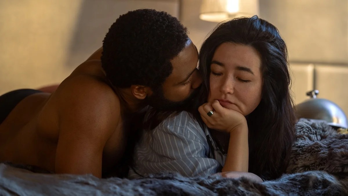 'M.  & Critique de Mme Smith : Donald Glover et Maya Erskine sont divins
