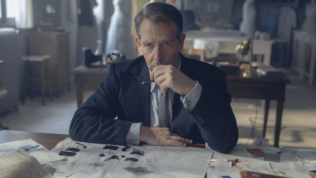 Revue « The New Look » : mélange Ben Mendelsohn et Juliette Binoche