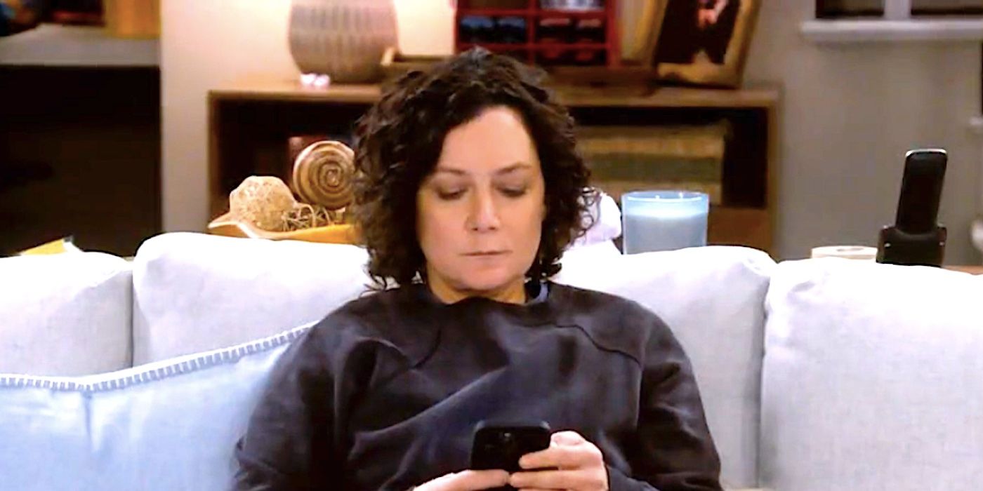 The Conners ramène un détail sur Darlene selon lequel Roseanne a abandonné 31 ans...