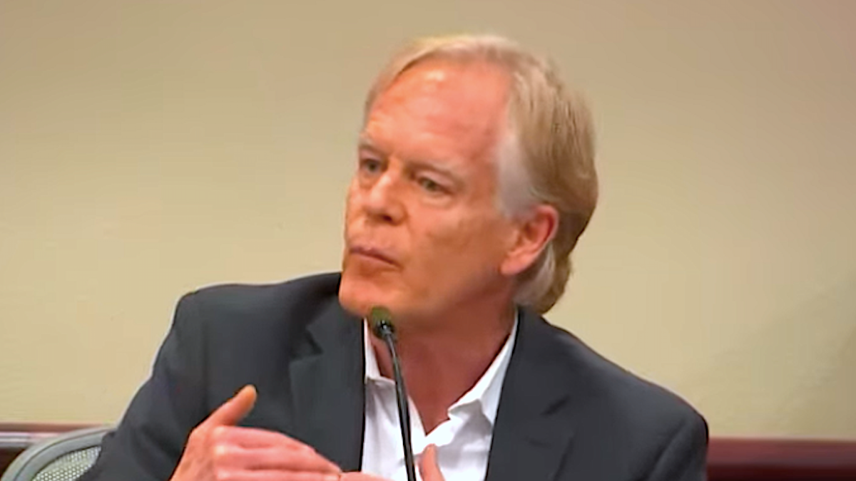 David Halls, le directeur général de "Rust", s'effondre lors de son témoignage au procès de l'armurier : J'ai été négligent lors de la vérification du