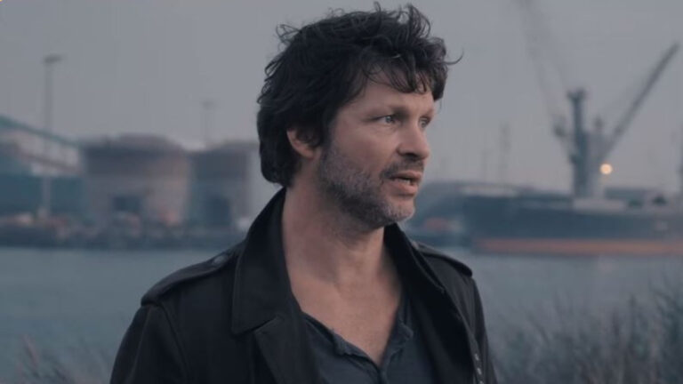 Bertrand Cantat : sa nouvelle vie discrète et confortable entre deux maisons