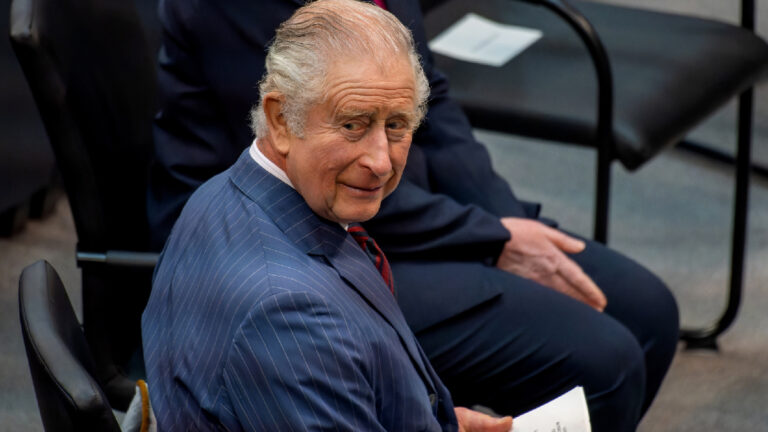 Charles III, atteint d’un cancer : son fils, le prince Harry, va le rejoindre dans les prochains…