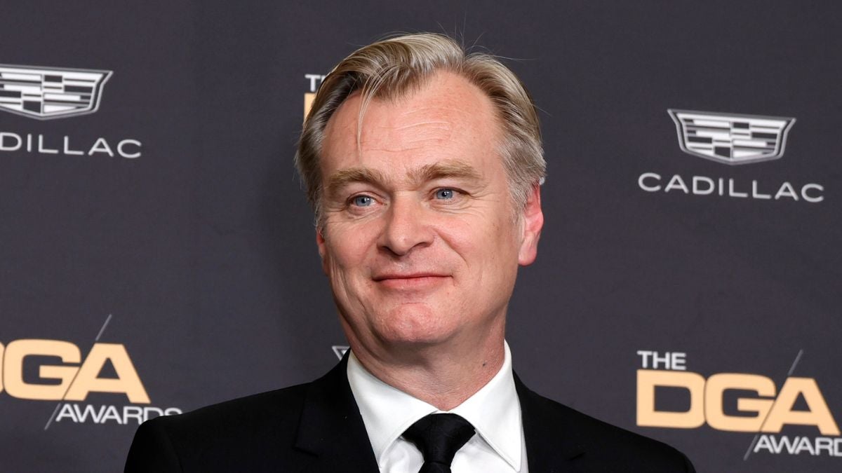 Christopher Nolan explique pourquoi il n'écrit pas ses scénarios non linéaires dans l'ordre chronologique