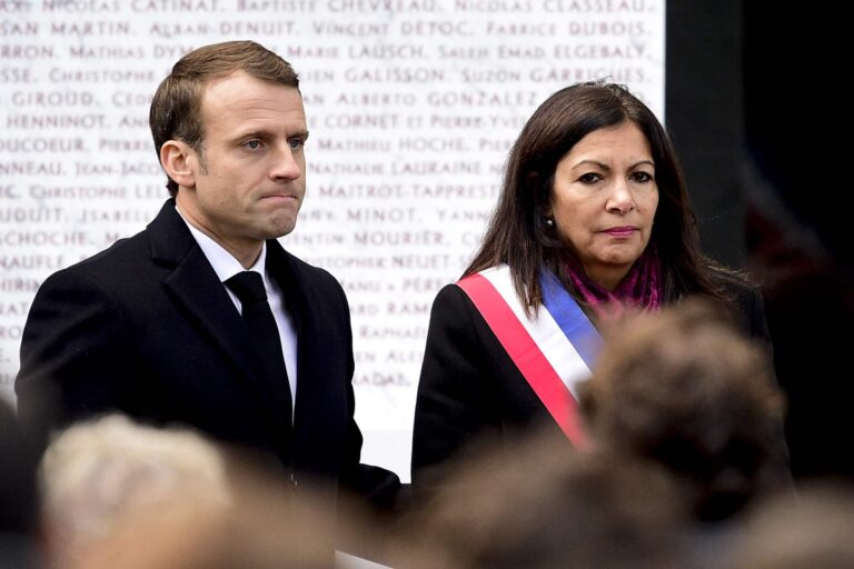 Emmanuel Macron invité par Anne Hidalgo à enfiler son maillot de bain : proposition insolite en vue…