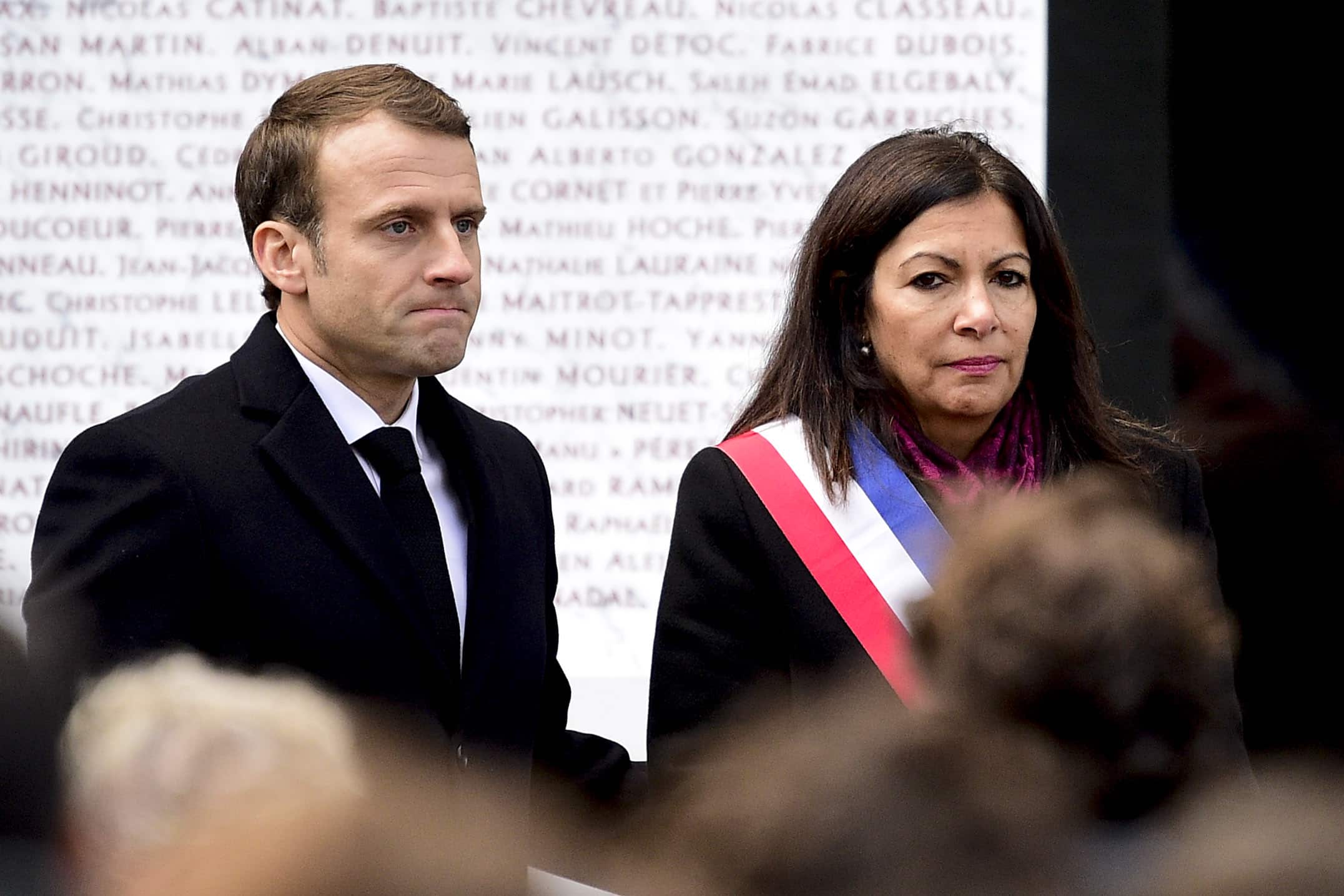 Emmanuel Macron invité par Anne Hidalgo à enfiler son maillot de bain : proposition insolite en vue...