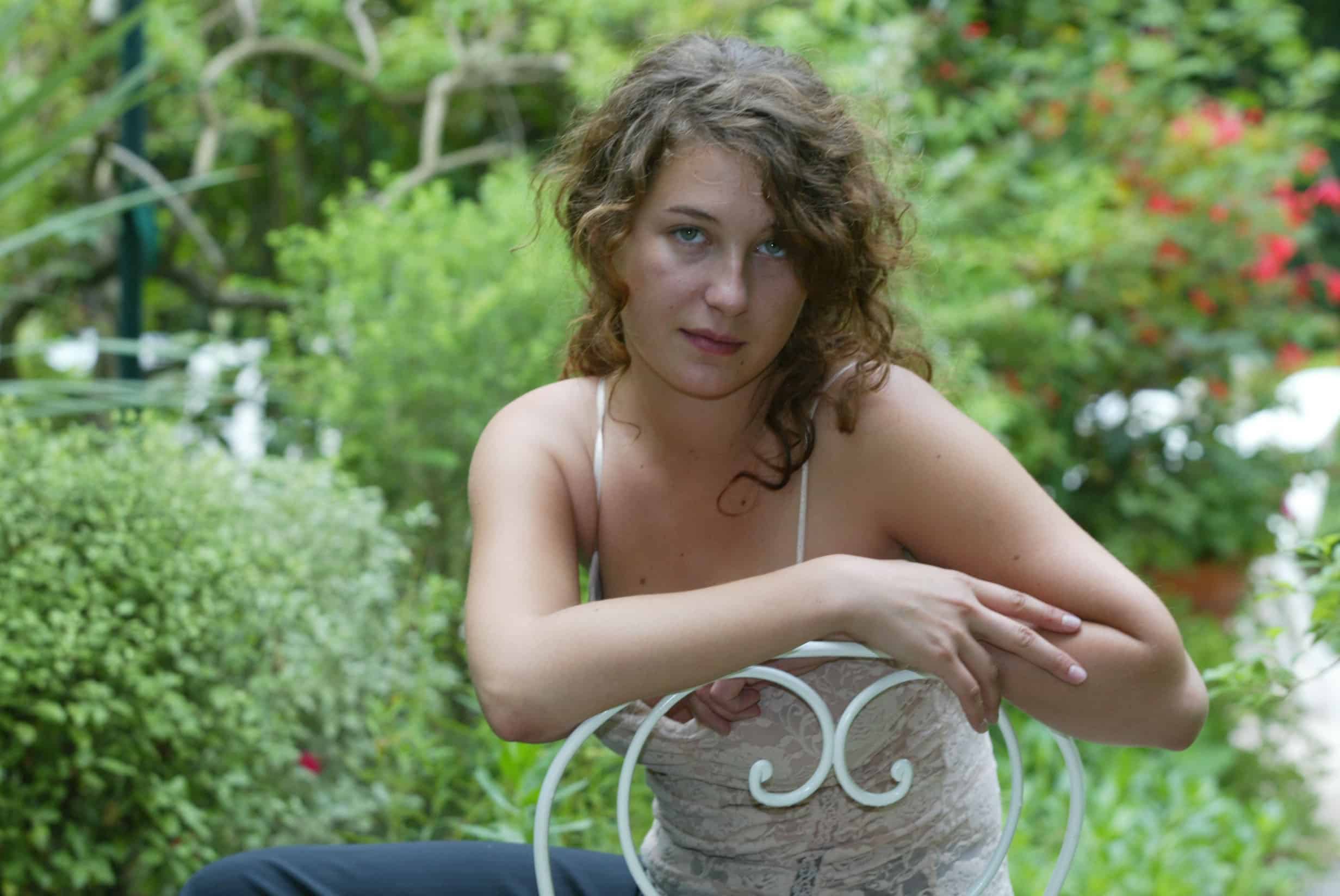 « Il m’a accueillie en sari indien… », les détails glaçants de Sarah Grappin, 16 ans, au moment où...