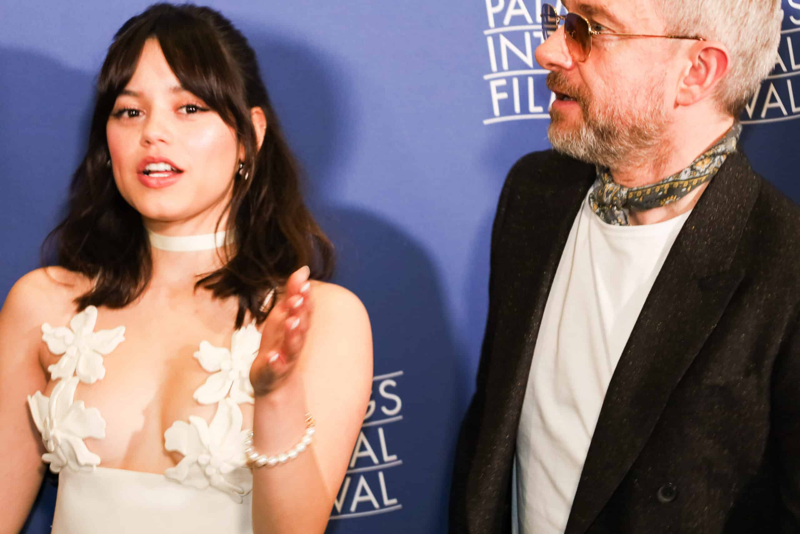 Jenna Ortega, 21 ans, choque les internautes dans une scène de sexe avec un acteur… de 52 ans