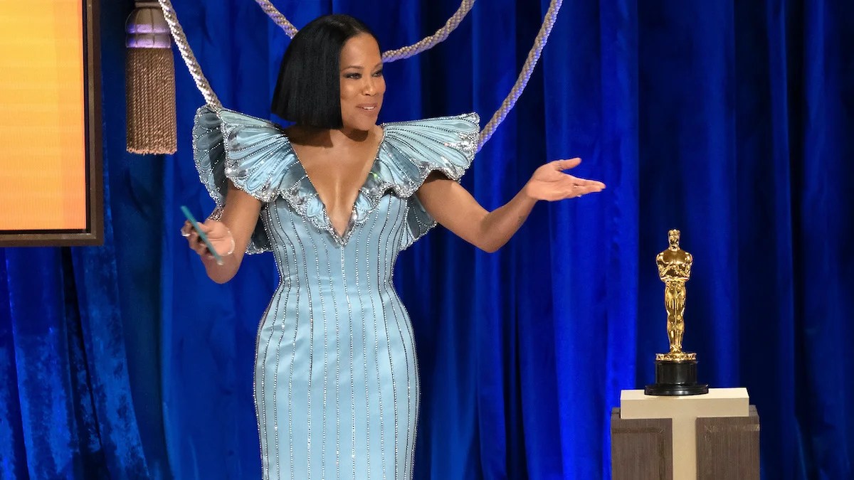 Les Oscars ajoutent Bad Bunny, Michael Keaton et Regina King comme présentateurs