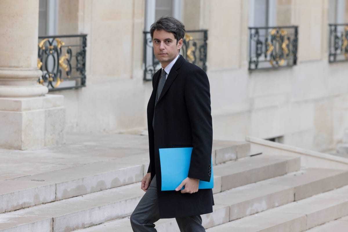 « Ni l’un, ni l’autre », en plein JT de M6, Gabriel Attal recadre gentiment la présentatrice qui...