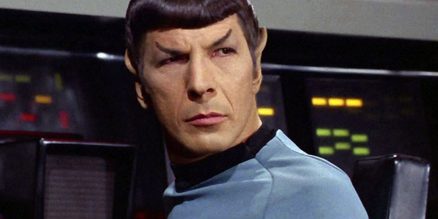 Des images rares de Star Trek présentent Leonard Nimoy animant la série