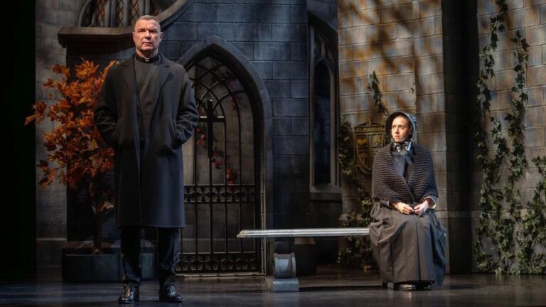 Critique de Broadway « Doute » : Liev Schreiber et Amy Ryan se battent pour le