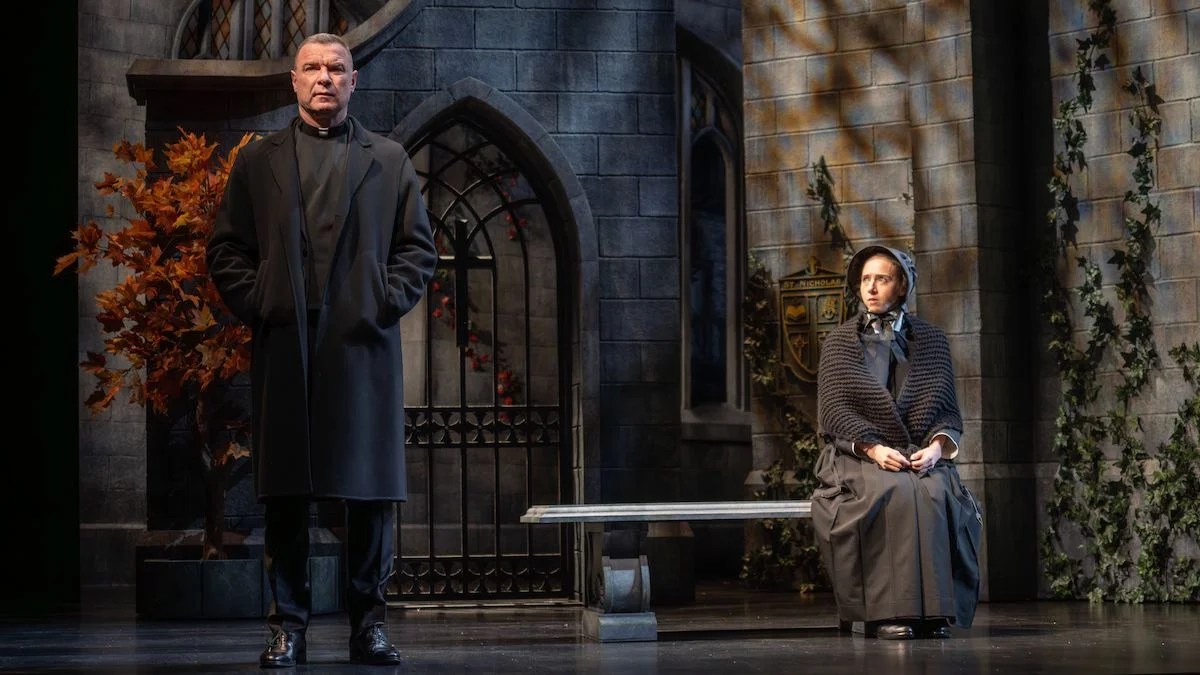 Critique de Broadway « Doute » : Liev Schreiber et Amy Ryan se battent pour le