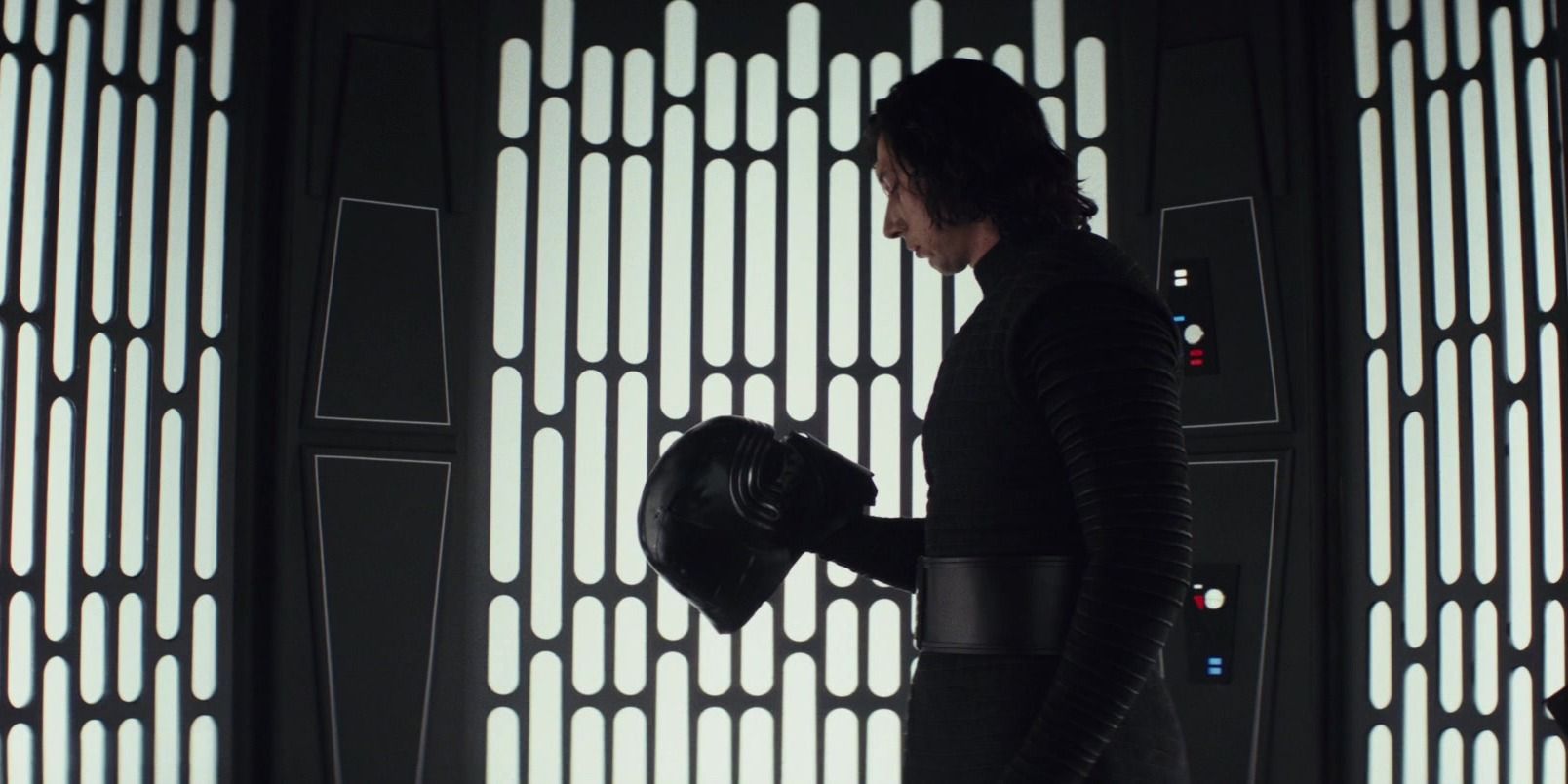 Le cosplay de Kylo Ren avec échange de sexe est absolument sinistre