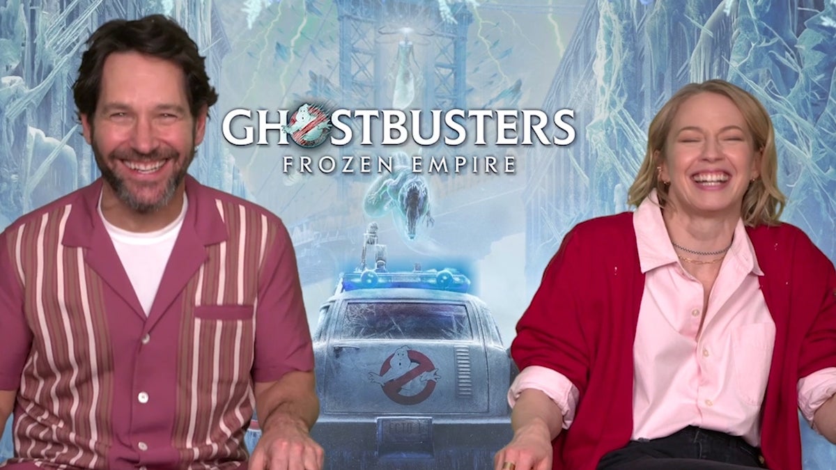 Les stars de "Ghostbusters", Paul Rudd et Carrie Coon, disent que leur première fois dans l'emblématique caserne de pompiers était "hors de leur corps"