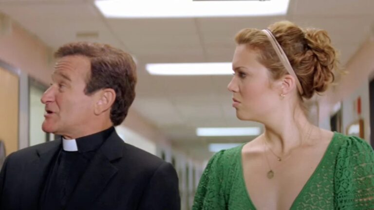Mandy Moore dit que travailler avec Robin Williams l&rsquo;a amenée à se demander si être « constamment active » était un