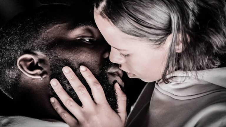 Revue « The Effect » Off Broadway : Lucy Prebble livre un « envoûtant »