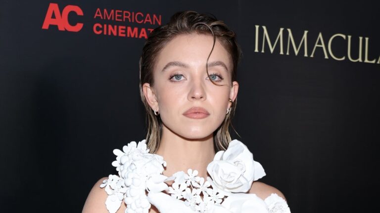 Sydney Sweeney dit que la saison 3 d&rsquo;Euphoria est « tellement différente » de la première : « Les gens le seront vraiment »