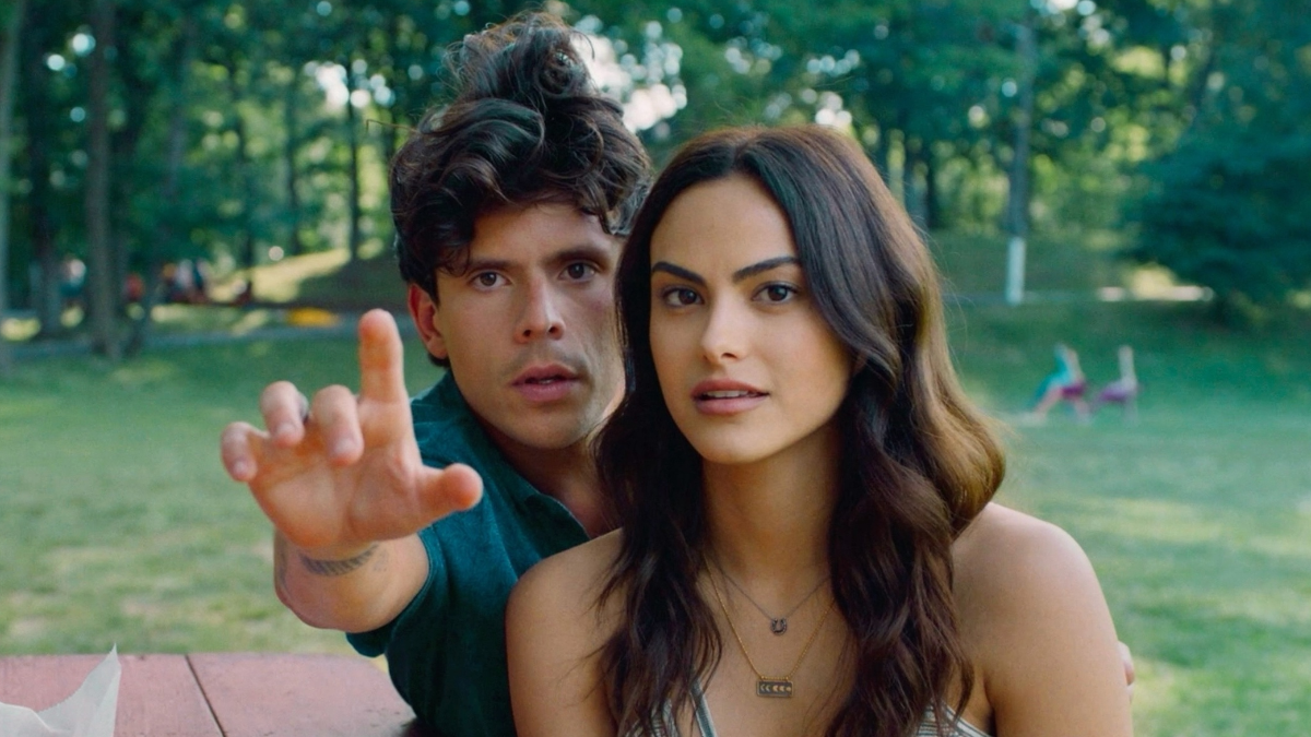Les stars de "Música" Rudy Mancuso et Camila Mendes détaillent la création de la comédie romantique "la moins romantique" Meet Cute