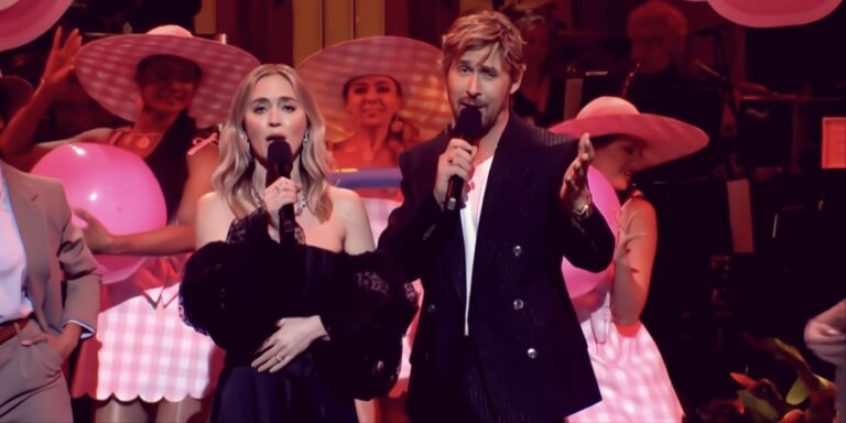Ryan Gosling et Emily Blunt chantent à propos de Barbenheimer dans le monologue de SNL