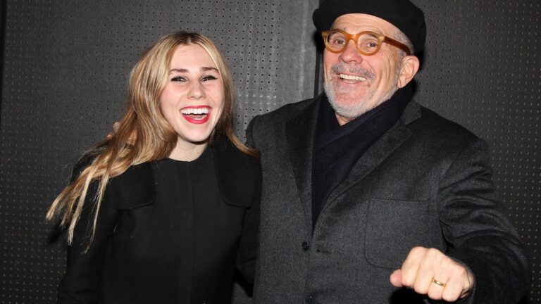 David Mamet nie que sa fille Zosia soit un bébé Nepo : « Ils l'ont mérité par le mérite »