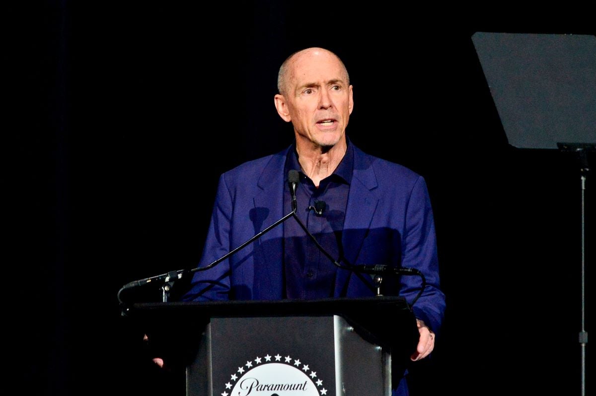 Paramount déclenche une avalanche d'annonces - et davantage de Tough Love de Chris Aronson - à