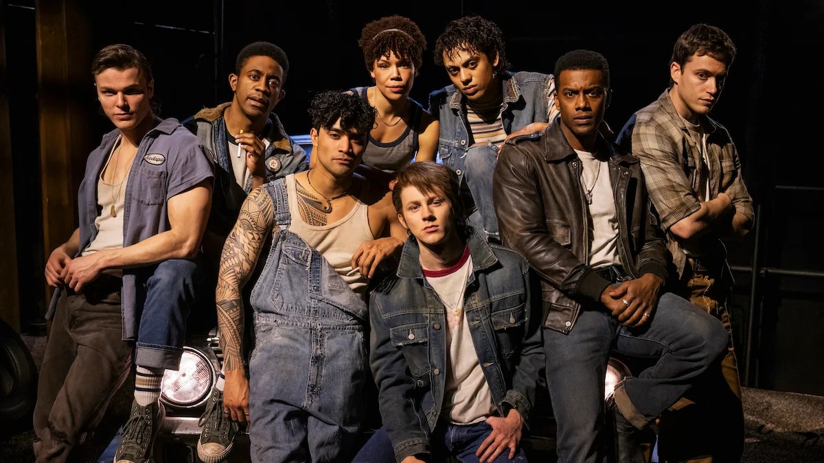 Revue de Broadway "The Outsiders" : elle améliore considérablement le culte de Coppola