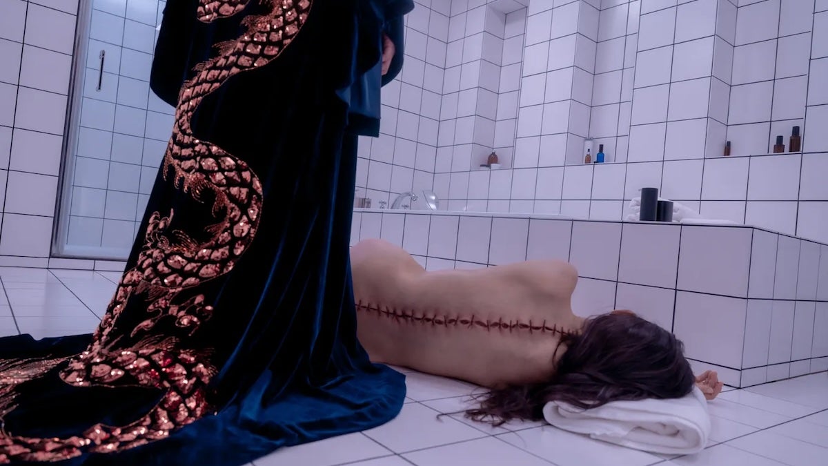 Critique de « The Substance » : Demi Moore et Margaret Qualley réalisent l'horreur corporelle de science-fiction de Coralie Fargeat