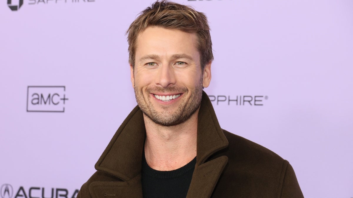 Glen Powell en pourparlers pour jouer dans le prochain film de JJ Abrams
