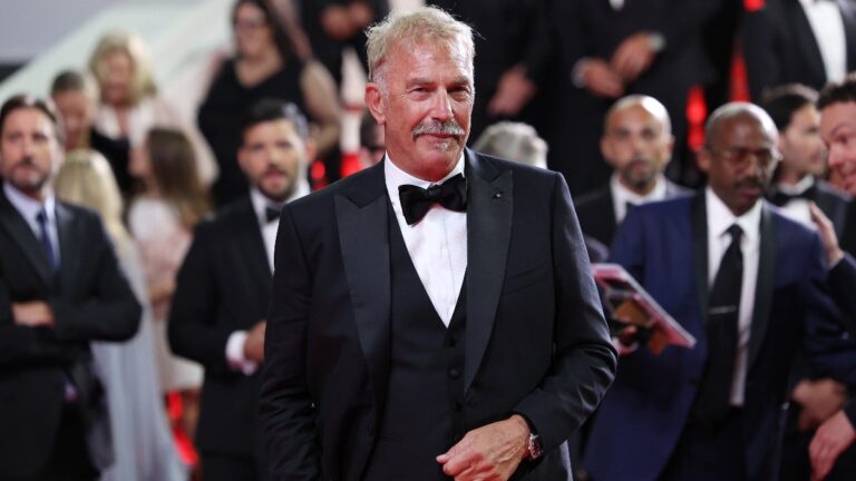 Kevin Costner a les larmes aux yeux lors d'une ovation enthousiaste à la première d'Horizon à Cannes |  Vidéo