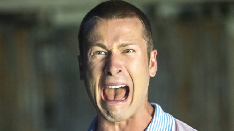 La mère et le père de Glen Powell trollent de manière hilarante leur fils dans Wacky
