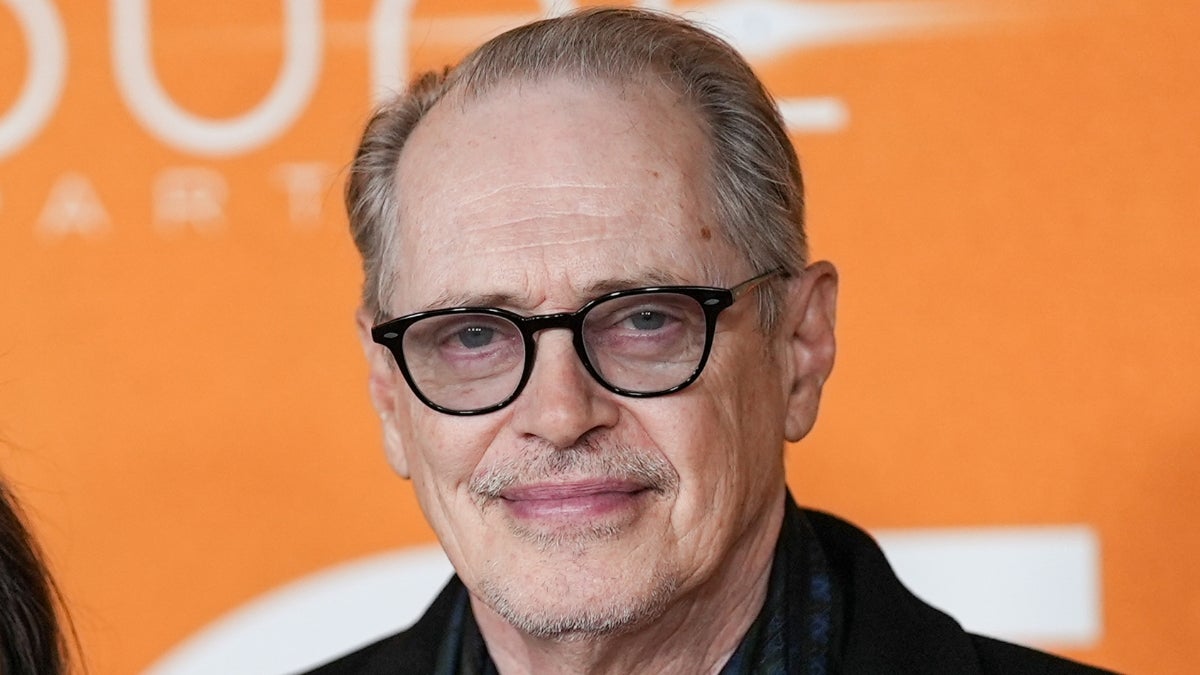 Steve Buscemi frappé au visage lors d'une attaque aléatoire à New York