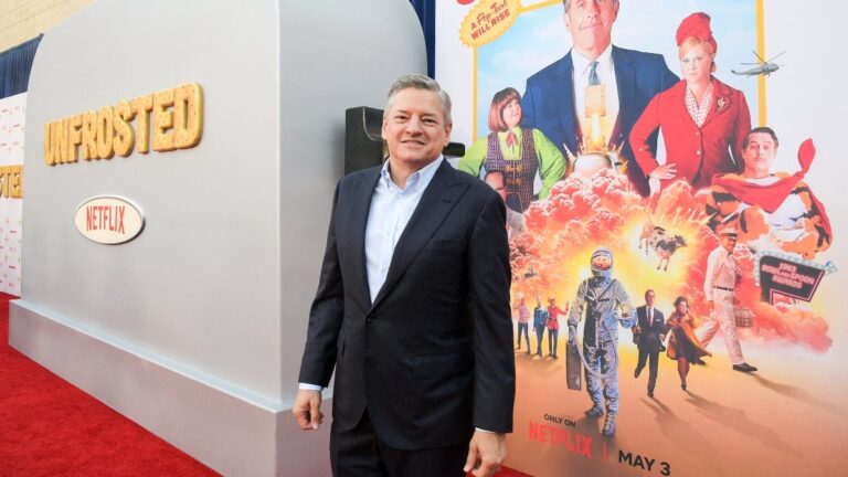 Ted Sarandos de Netflix a été critiqué pour s'être vanté que son fils regardait « Lawrence d'Arabie » sur son téléphone :