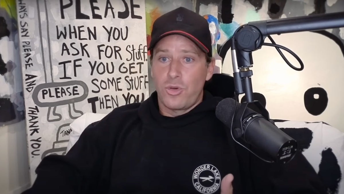 Armie Hammer s'exprime sur le scandale des fantasmes sexuels cannibales : "Comment vais-je devenir un cannibale ?!"  |