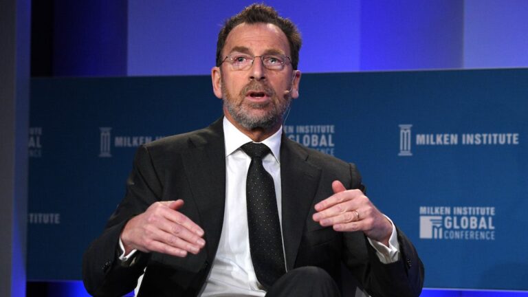 Edgar Bronfman Jr. et Bain Capital envisagent une offre de 2 milliards de dollars pour National Amusements de Shari Redstone |