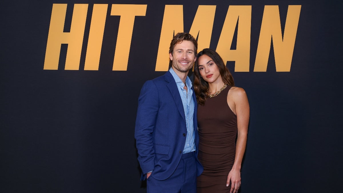 Glen Powell décompose les scènes de sexe « frappantes », « chaudes » et « émotionnelles » de « Hit Man »