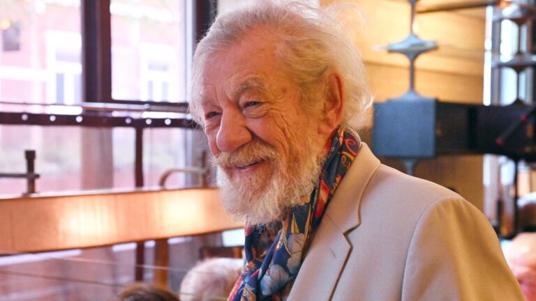 Ian McKellen dit qu'il jouerait Gandalf dans le film Gollum « Si je suis vivant »