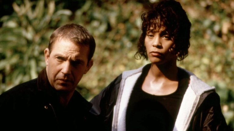 Kevin Costner dit que Whitney Houston a battu Michelle Pfeiffer et Julia Roberts pour « The Bodyguard » parce que