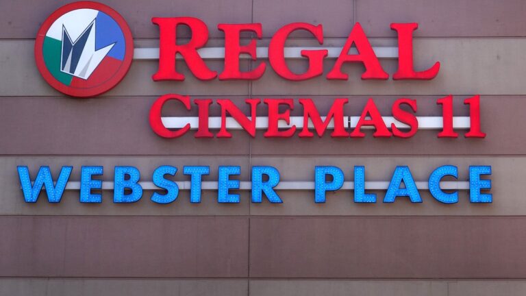 La société mère Regal, Cineworld, étudie la vente potentielle de cinémas britanniques
