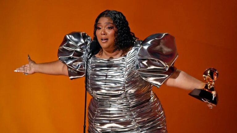 Lizzo dit qu'elle a fait face à des « crises et épisodes de santé mentale » depuis que d'anciens danseurs l'ont poursuivie en justice |  Vidéo