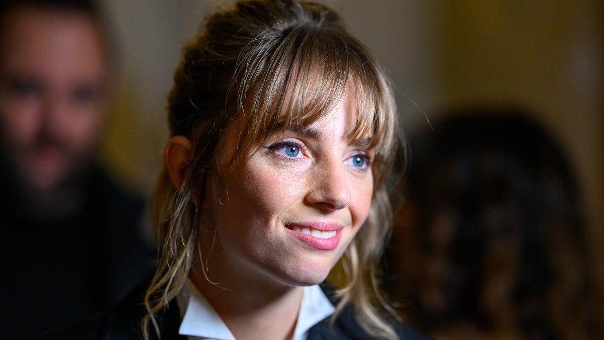 Maya Hawke dit que ne pas utiliser Nepo Baby Privilege n'aiderait personne d'autre : "Je suis à l'aise avec ça"