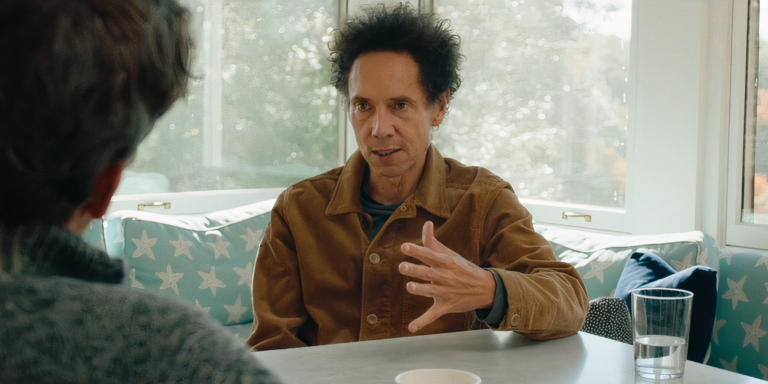 Qui est Malcolm Gladwell dans Brats ? Expérience d'apparition du documentaire Brat Pack…