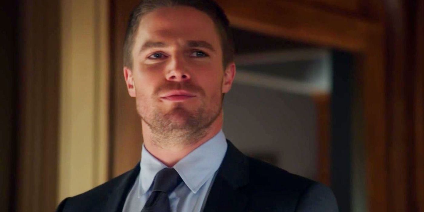 Le producteur d'Arrowverse révèle comment Arrow, interprété par Stephen Amell, a sauvé la CW