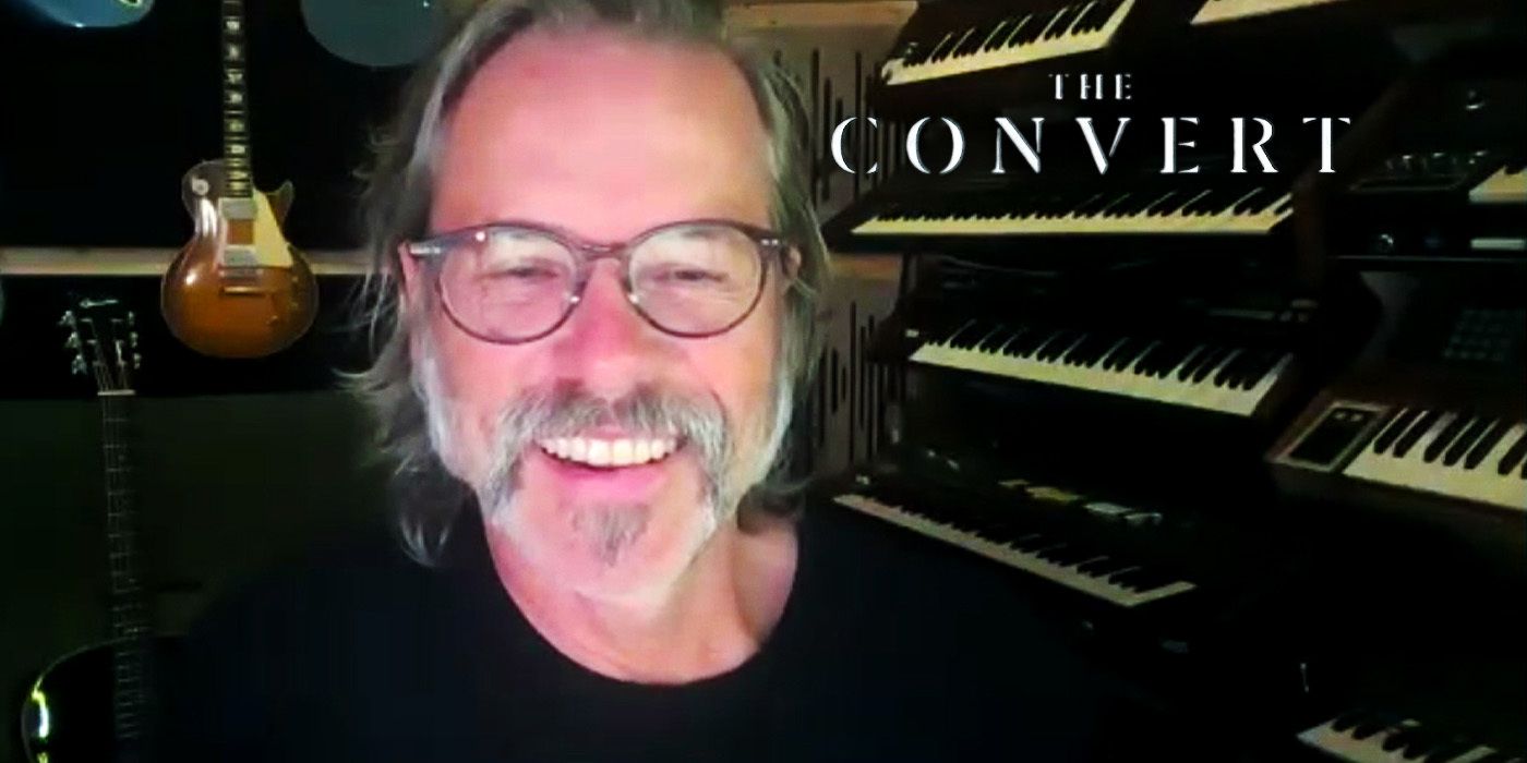 Guy Pearce explique comment le converti s'attaque au complexe du sauveur blanc