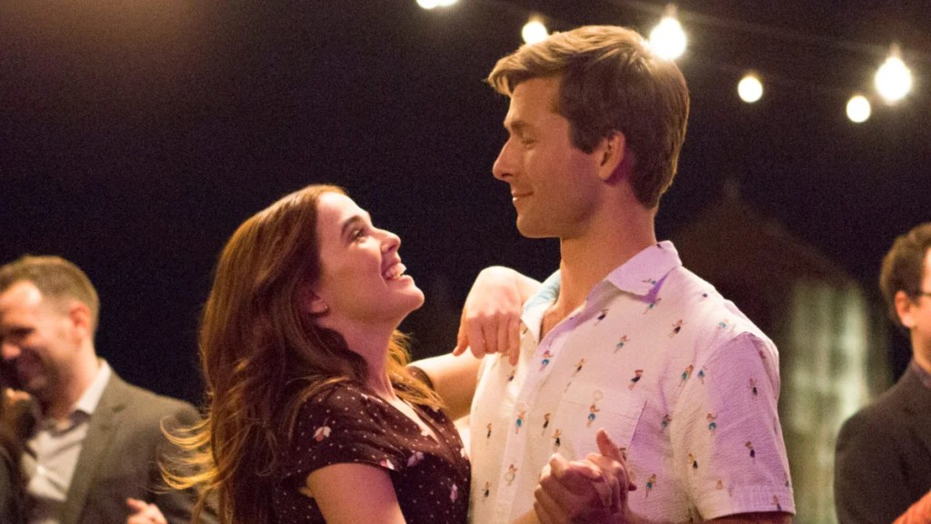 installez-le-glen-powell-zoey-deutch