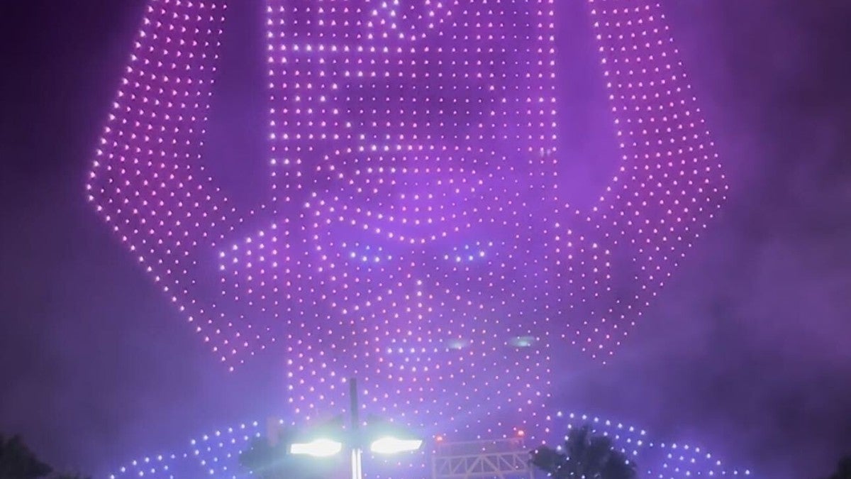 Marvel dévoile Galactus Hall H lors d'un spectacle nocturne de drones au Comic-Con
