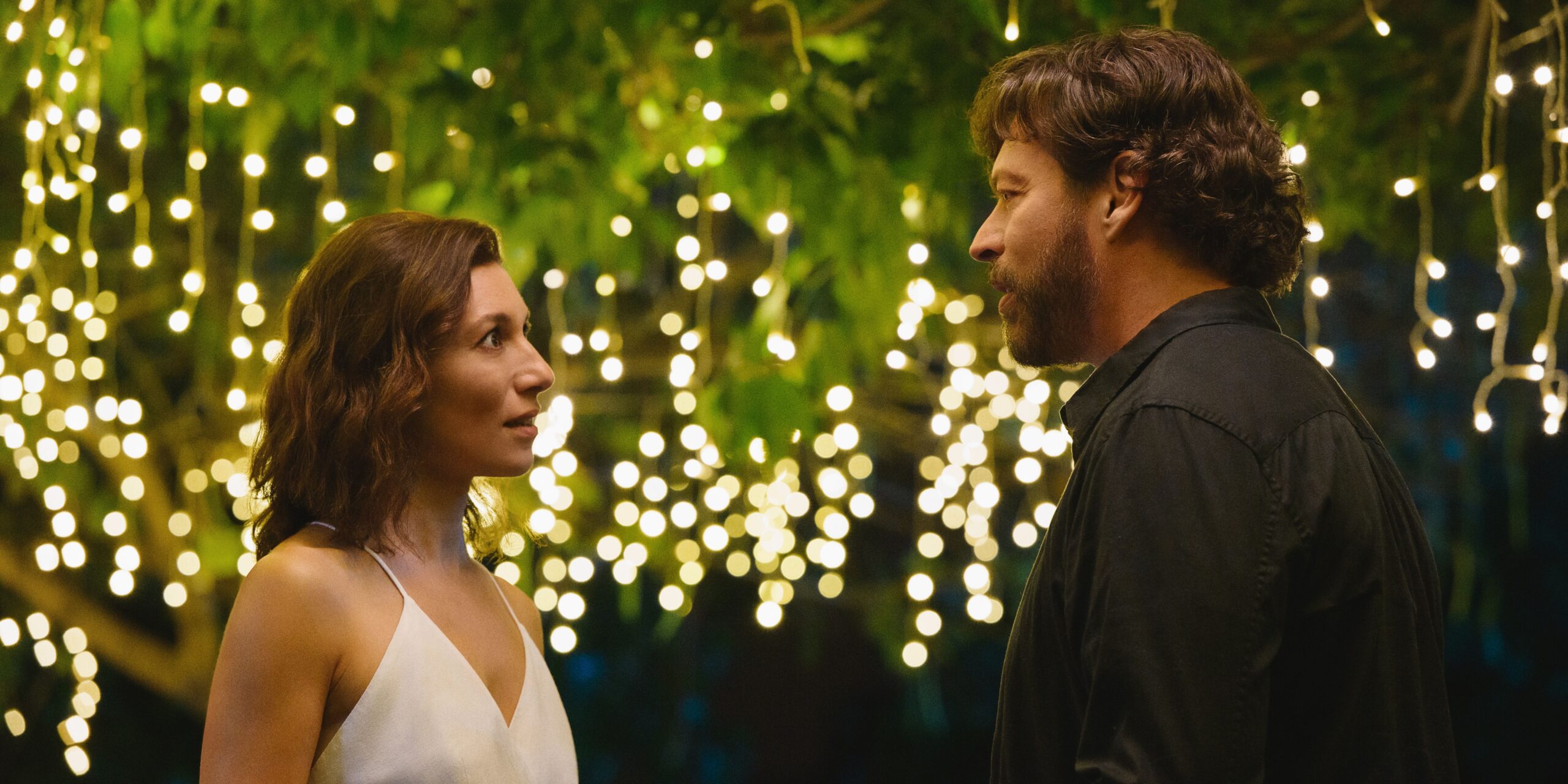 Critique de Find Me Falling : la dernière comédie romantique de Netflix surmonte ses inconvénients...