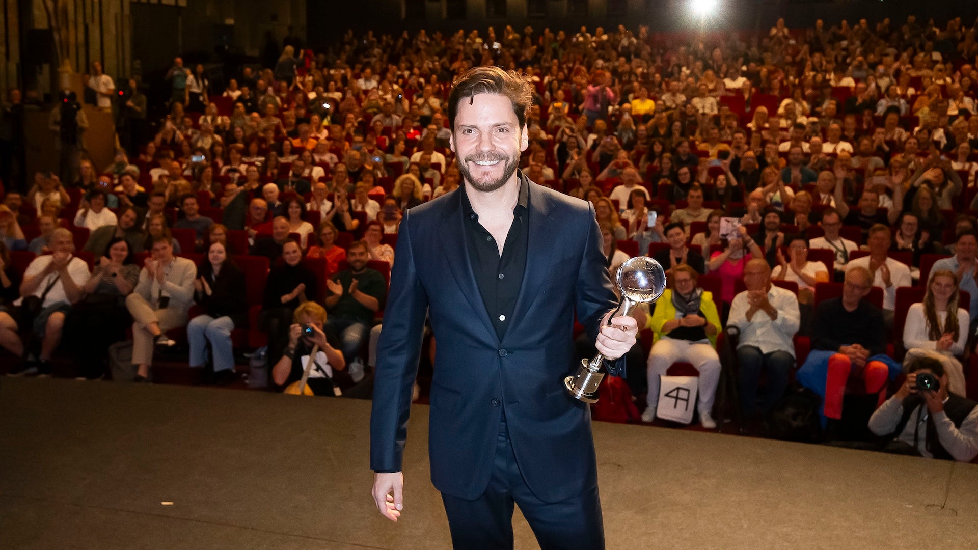 Daniel Bruhl retrace son parcours depuis Marvel jusqu'à la satire des franchises