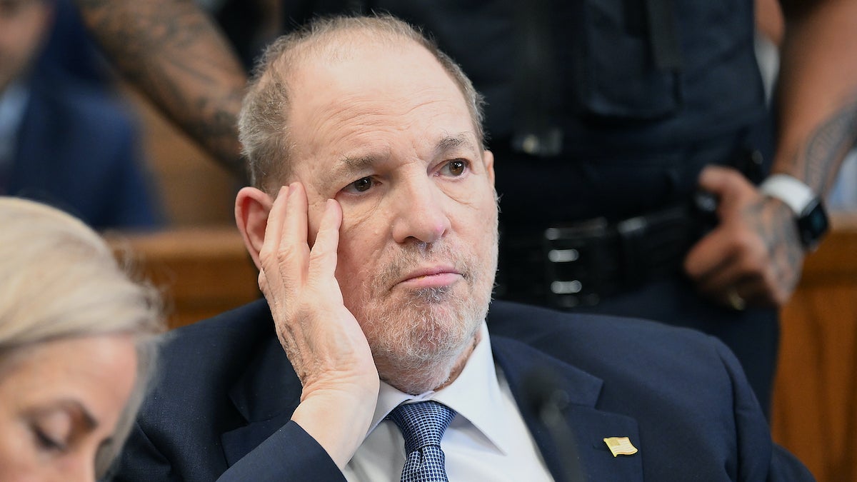 Harvey Weinstein hospitalisé après avoir été testé positif au COVID et à une double pneumonie